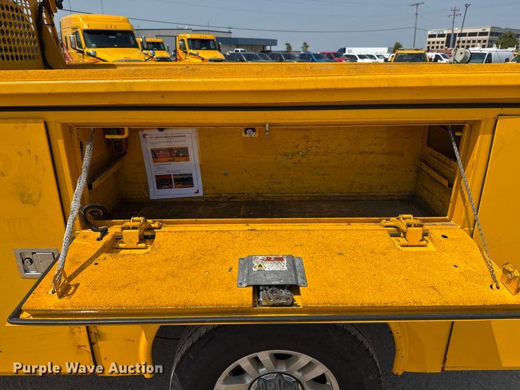 image for item EU2223 2019 Ford F350 Super Duty utility bed pickup truck