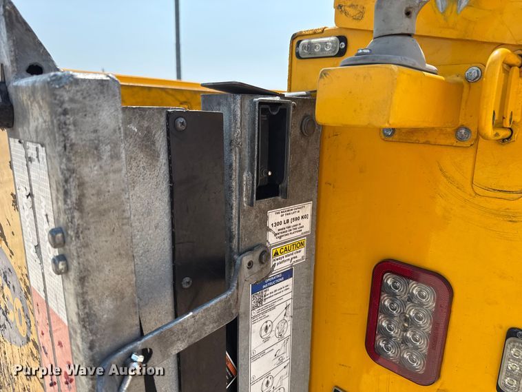 image for item EU2223 2019 Ford F350 Super Duty utility bed pickup truck