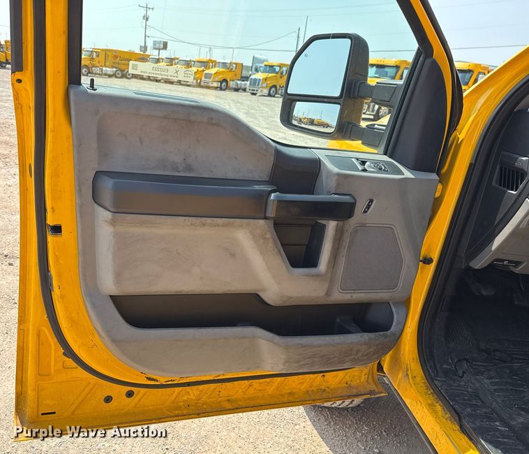 image for item EU2223 2019 Ford F350 Super Duty utility bed pickup truck