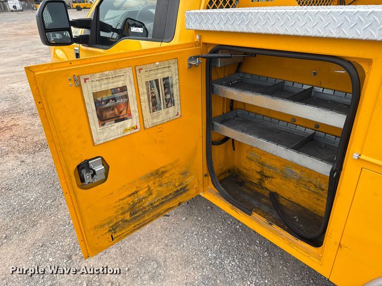 image for item EU2224 2021 Ford F350 Super Duty utility bed pickup truck