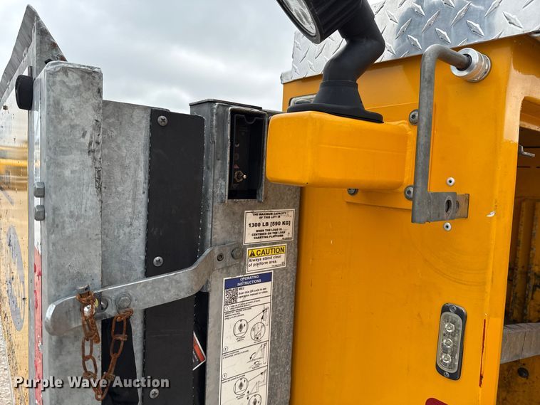 image for item EU2224 2021 Ford F350 Super Duty utility bed pickup truck