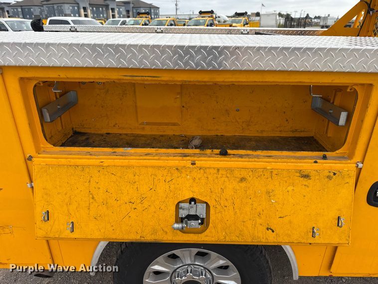 image for item EU2224 2021 Ford F350 Super Duty utility bed pickup truck