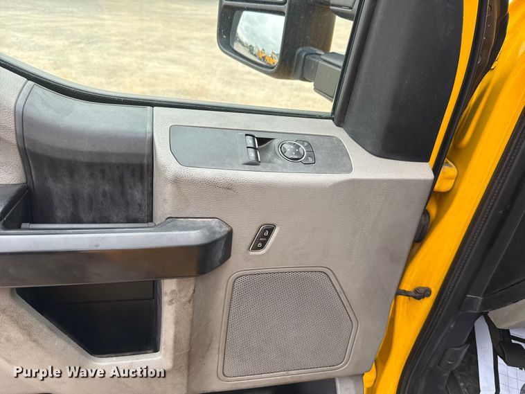 image for item EU2224 2021 Ford F350 Super Duty utility bed pickup truck