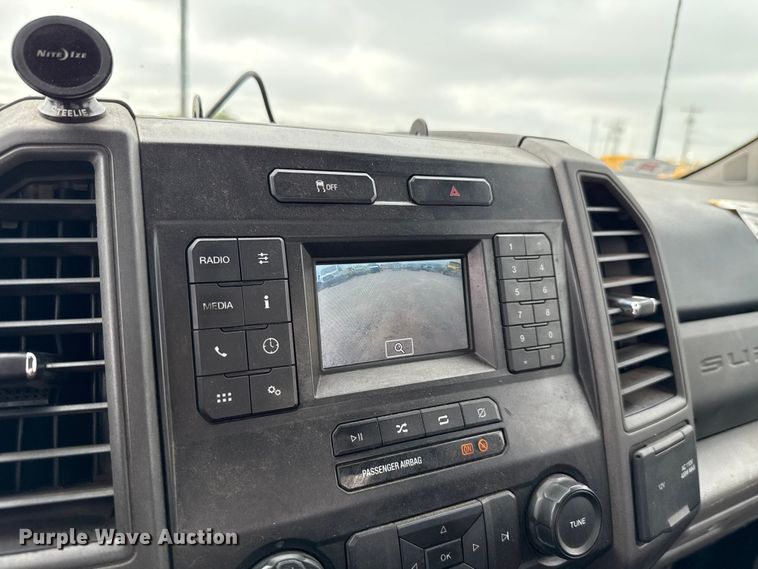 image for item EU2224 2021 Ford F350 Super Duty utility bed pickup truck