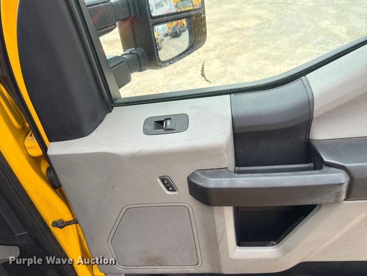 image for item EU2224 2021 Ford F350 Super Duty utility bed pickup truck