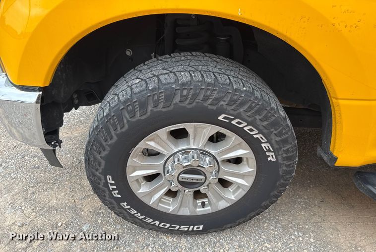 image for item EU2224 2021 Ford F350 Super Duty utility bed pickup truck