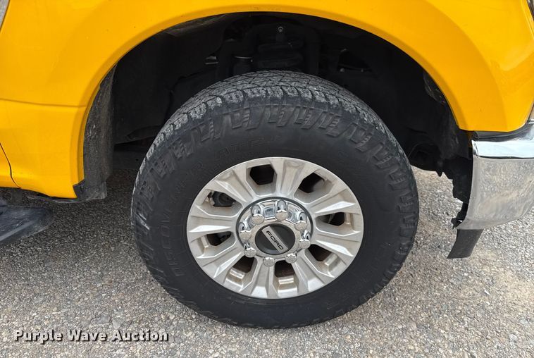 image for item EU2224 2021 Ford F350 Super Duty utility bed pickup truck