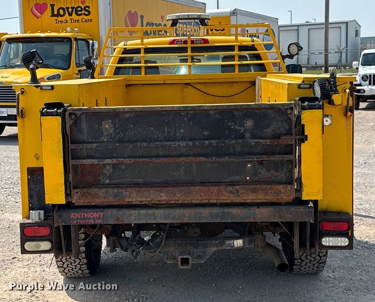 image for item EU2225 2015 Chevrolet Silverado 3500HD utility bed pickup truck