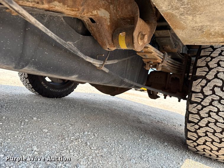 image for item EU2225 2015 Chevrolet Silverado 3500HD utility bed pickup truck