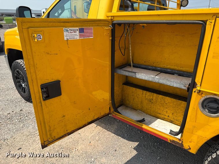 image for item EU2225 2015 Chevrolet Silverado 3500HD utility bed pickup truck