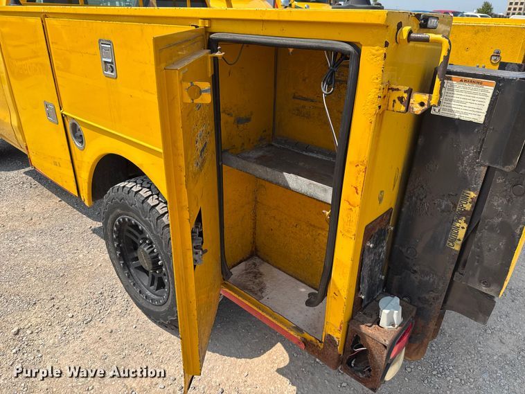 image for item EU2225 2015 Chevrolet Silverado 3500HD utility bed pickup truck