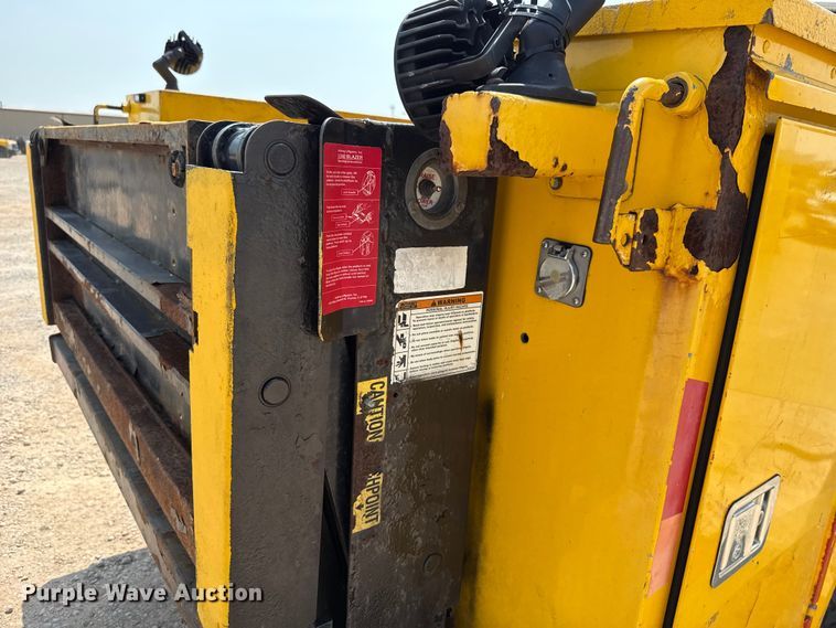 image for item EU2225 2015 Chevrolet Silverado 3500HD utility bed pickup truck