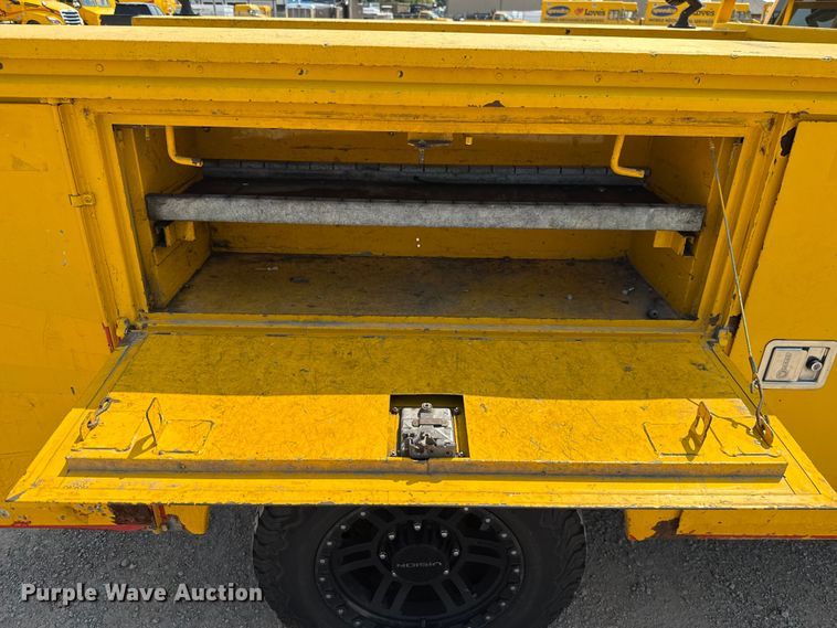 image for item EU2225 2015 Chevrolet Silverado 3500HD utility bed pickup truck