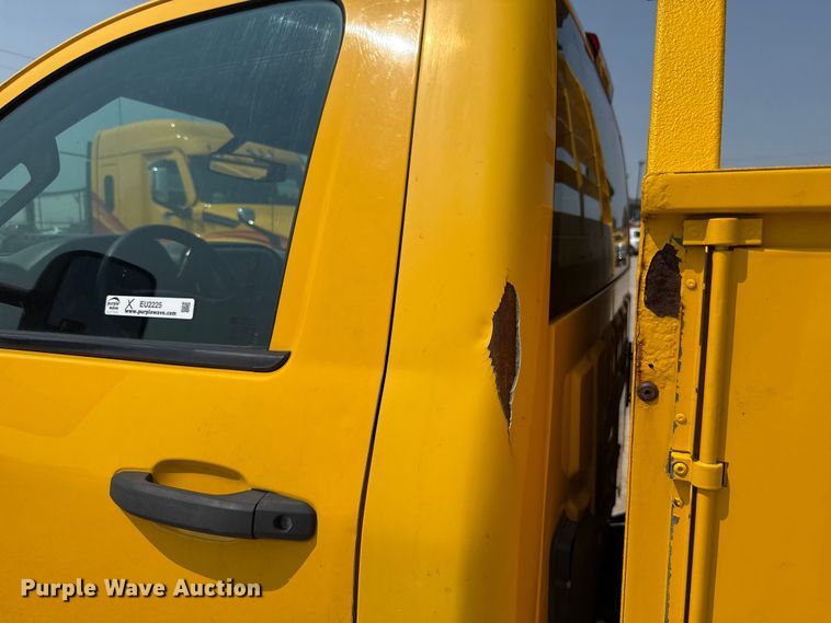 image for item EU2225 2015 Chevrolet Silverado 3500HD utility bed pickup truck