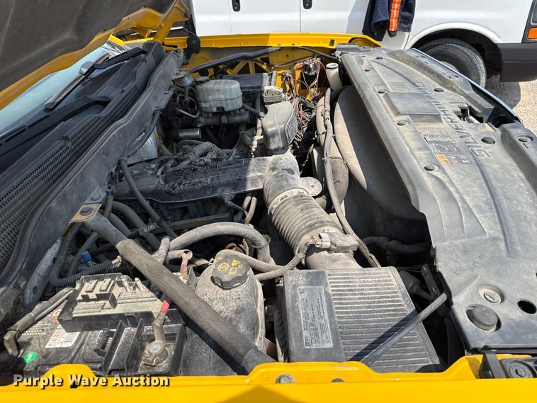 image for item EU2225 2015 Chevrolet Silverado 3500HD utility bed pickup truck