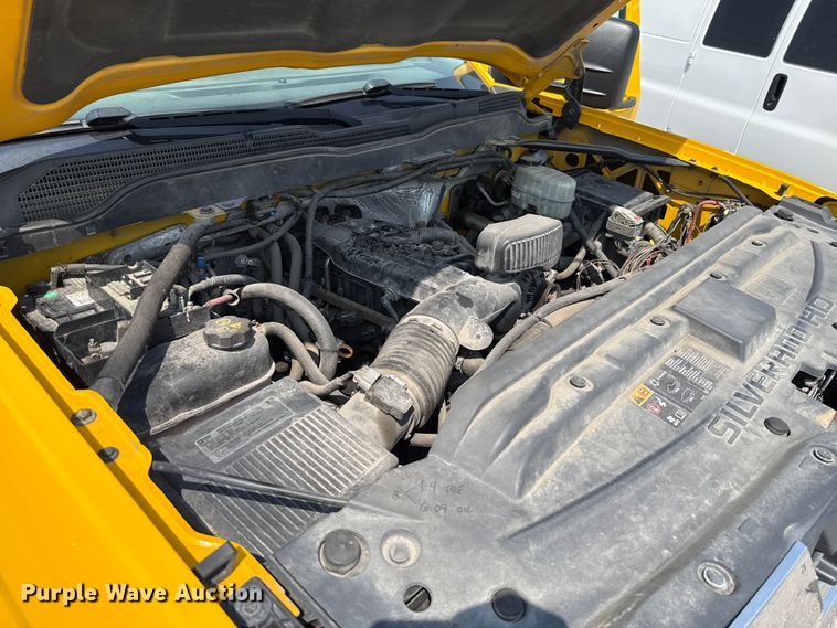 image for item EU2225 2015 Chevrolet Silverado 3500HD utility bed pickup truck