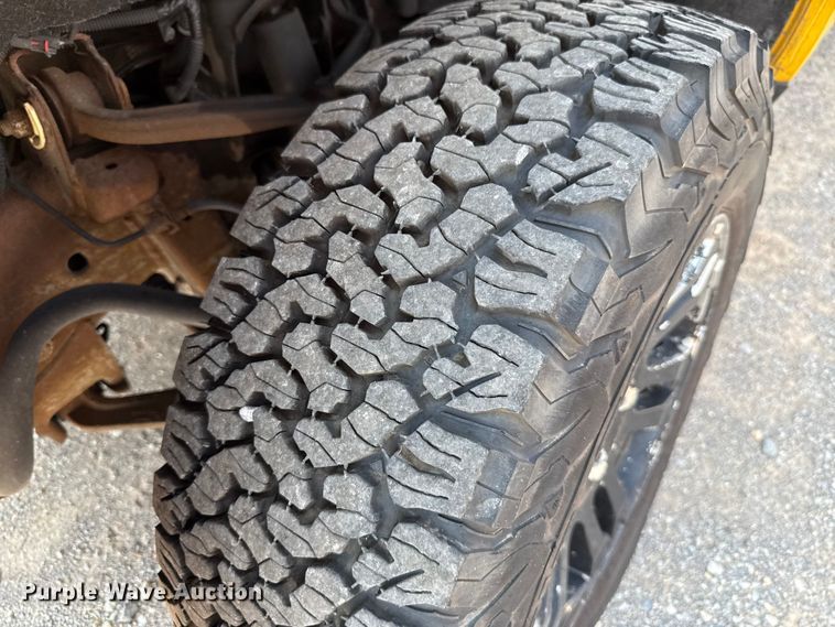 image for item EU2225 2015 Chevrolet Silverado 3500HD utility bed pickup truck