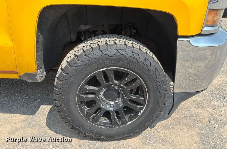 image for item EU2225 2015 Chevrolet Silverado 3500HD utility bed pickup truck