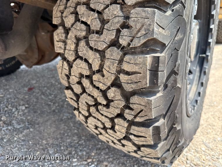 image for item EU2225 2015 Chevrolet Silverado 3500HD utility bed pickup truck