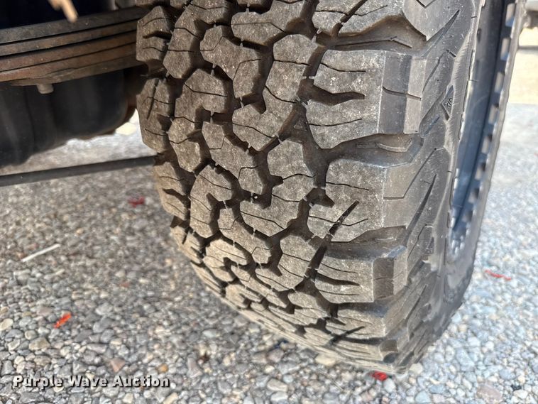 image for item EU2225 2015 Chevrolet Silverado 3500HD utility bed pickup truck