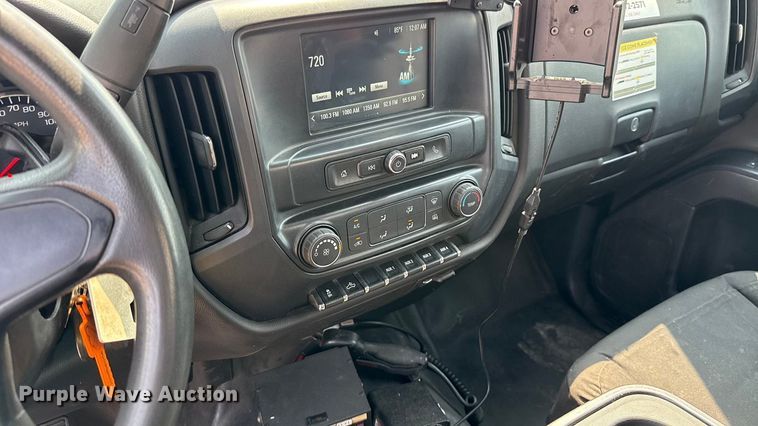 image for item EU2226 2018 Chevrolet Silverado 3500HD utility bed pickup truck