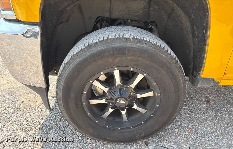 image for item EU2226 2018 Chevrolet Silverado 3500HD utility bed pickup truck