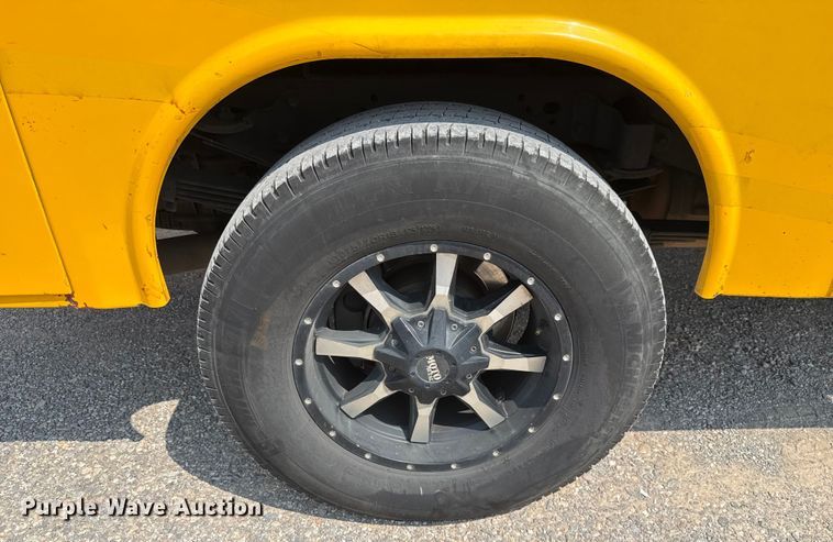 image for item EU2226 2018 Chevrolet Silverado 3500HD utility bed pickup truck