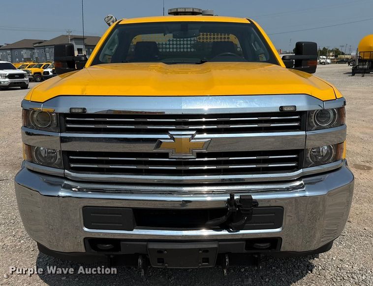 image for item EU2227 2018 Chevrolet Silverado 3500HD utility bed pickup truck
