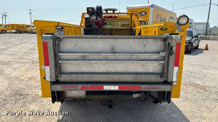 image for item EU2227 2018 Chevrolet Silverado 3500HD utility bed pickup truck