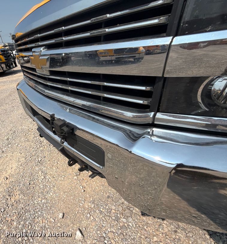 image for item EU2227 2018 Chevrolet Silverado 3500HD utility bed pickup truck