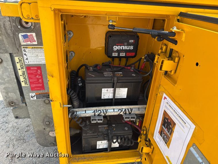 image for item EU2227 2018 Chevrolet Silverado 3500HD utility bed pickup truck