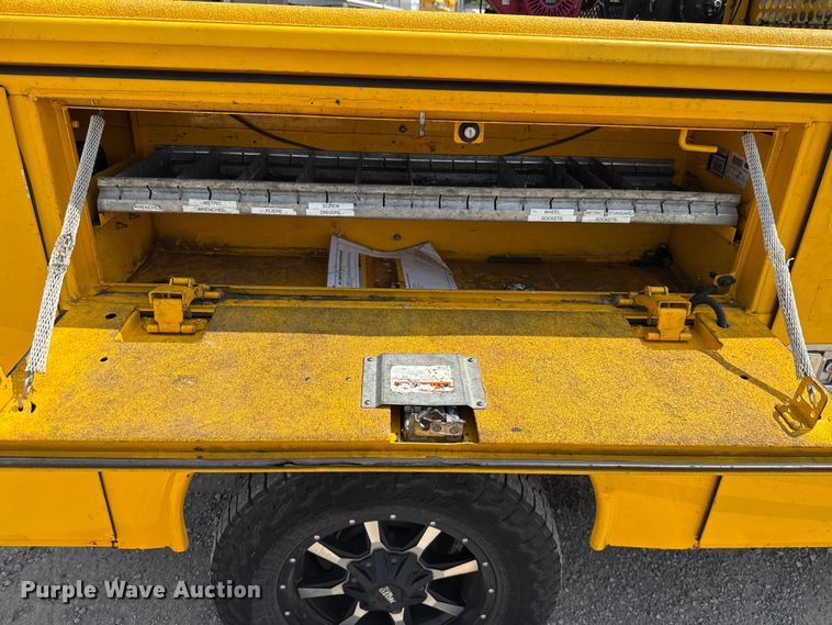 image for item EU2227 2018 Chevrolet Silverado 3500HD utility bed pickup truck