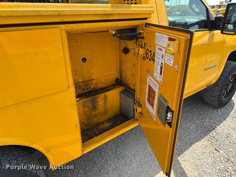 image for item EU2227 2018 Chevrolet Silverado 3500HD utility bed pickup truck