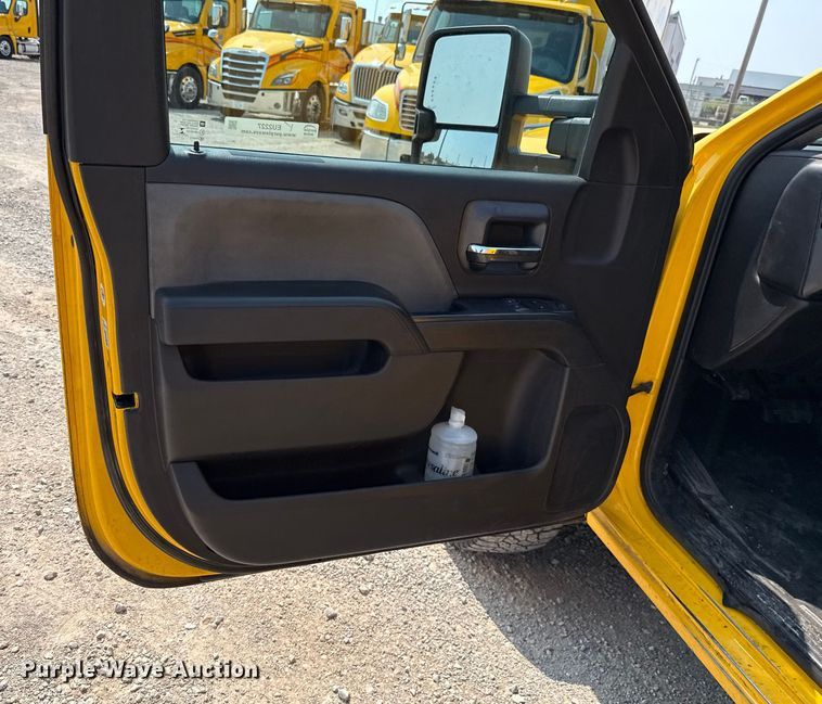 image for item EU2227 2018 Chevrolet Silverado 3500HD utility bed pickup truck