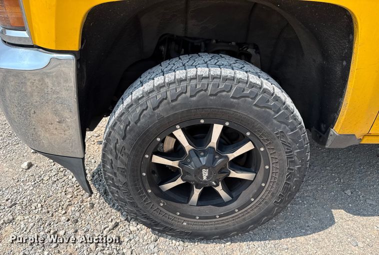 image for item EU2227 2018 Chevrolet Silverado 3500HD utility bed pickup truck