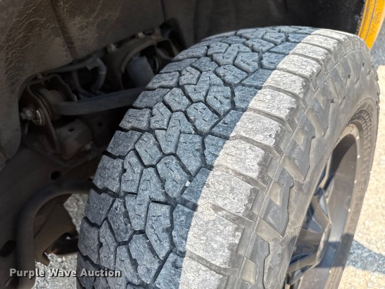 image for item EU2227 2018 Chevrolet Silverado 3500HD utility bed pickup truck