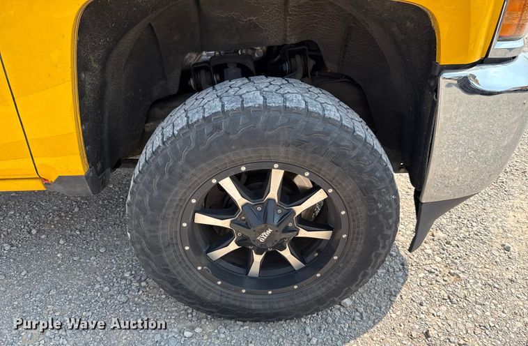 image for item EU2227 2018 Chevrolet Silverado 3500HD utility bed pickup truck