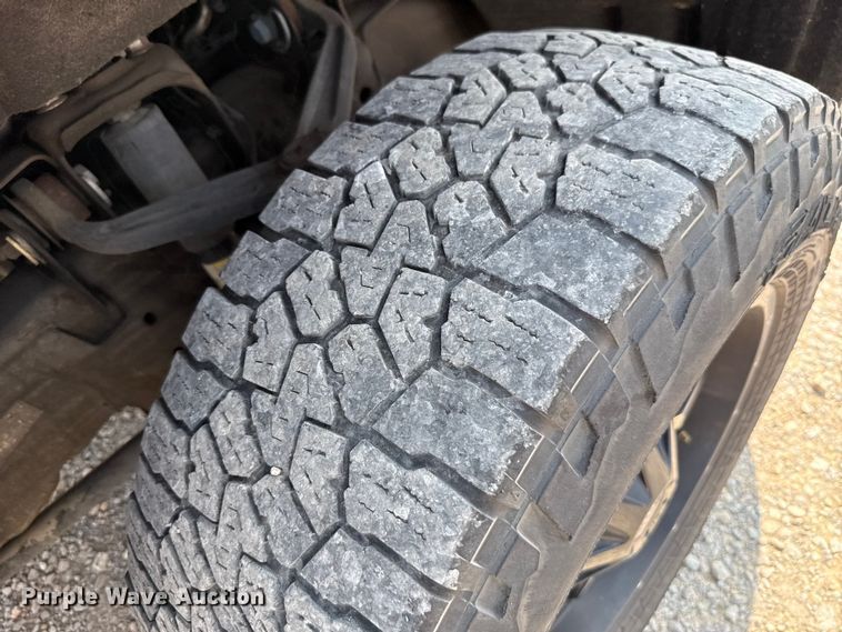 image for item EU2227 2018 Chevrolet Silverado 3500HD utility bed pickup truck