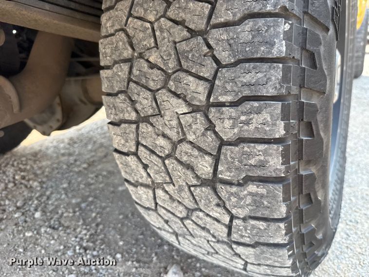 image for item EU2227 2018 Chevrolet Silverado 3500HD utility bed pickup truck