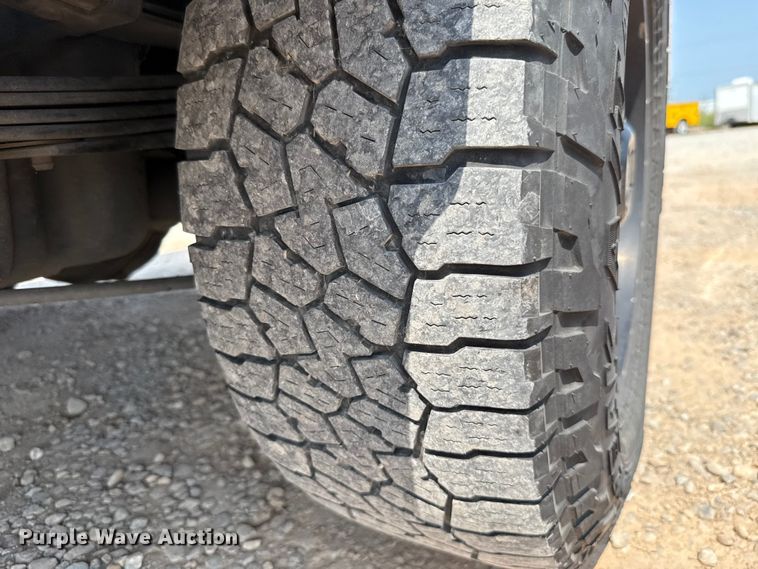 image for item EU2227 2018 Chevrolet Silverado 3500HD utility bed pickup truck