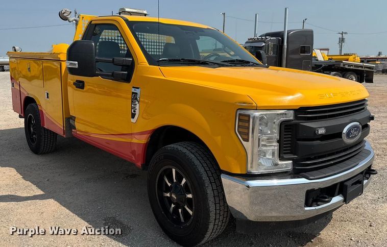 image for item EU2231 2018 Ford F350 Super Duty utility bed pickup truck