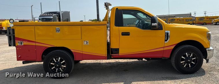 image for item EU2231 2018 Ford F350 Super Duty utility bed pickup truck