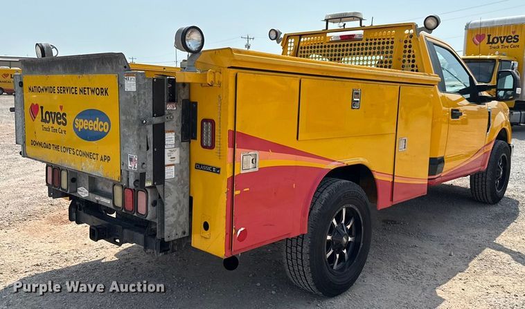 image for item EU2231 2018 Ford F350 Super Duty utility bed pickup truck