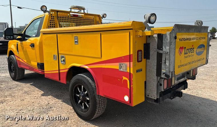 image for item EU2231 2018 Ford F350 Super Duty utility bed pickup truck