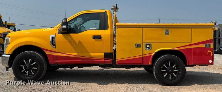 image for item EU2231 2018 Ford F350 Super Duty utility bed pickup truck