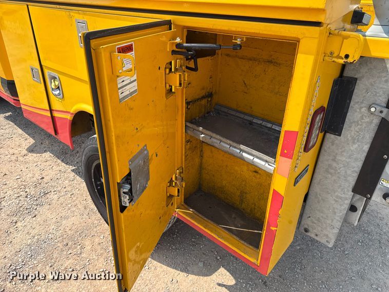 image for item EU2231 2018 Ford F350 Super Duty utility bed pickup truck