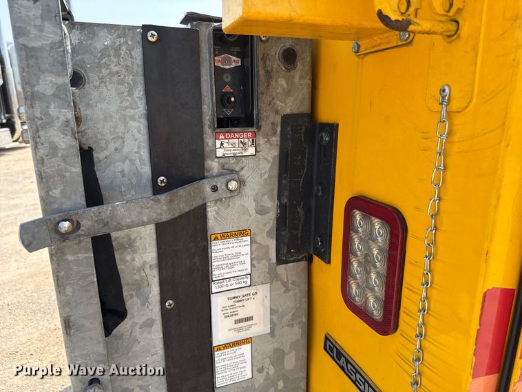 image for item EU2231 2018 Ford F350 Super Duty utility bed pickup truck