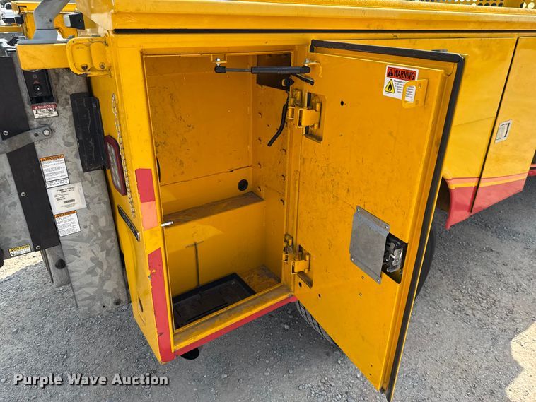 image for item EU2231 2018 Ford F350 Super Duty utility bed pickup truck