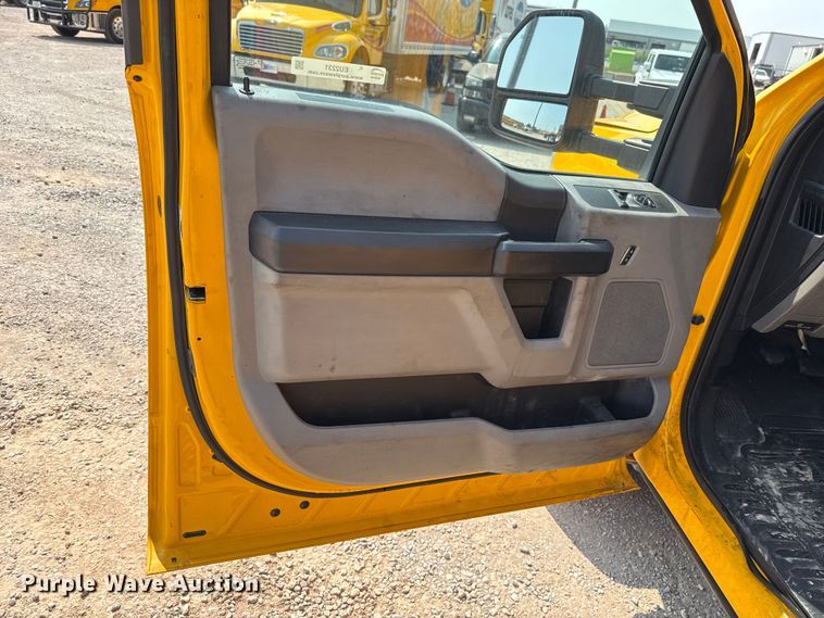 image for item EU2231 2018 Ford F350 Super Duty utility bed pickup truck