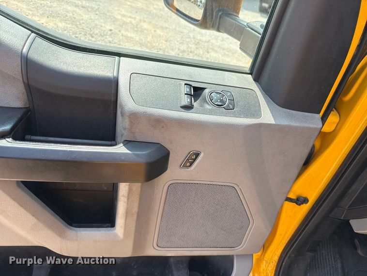 image for item EU2231 2018 Ford F350 Super Duty utility bed pickup truck